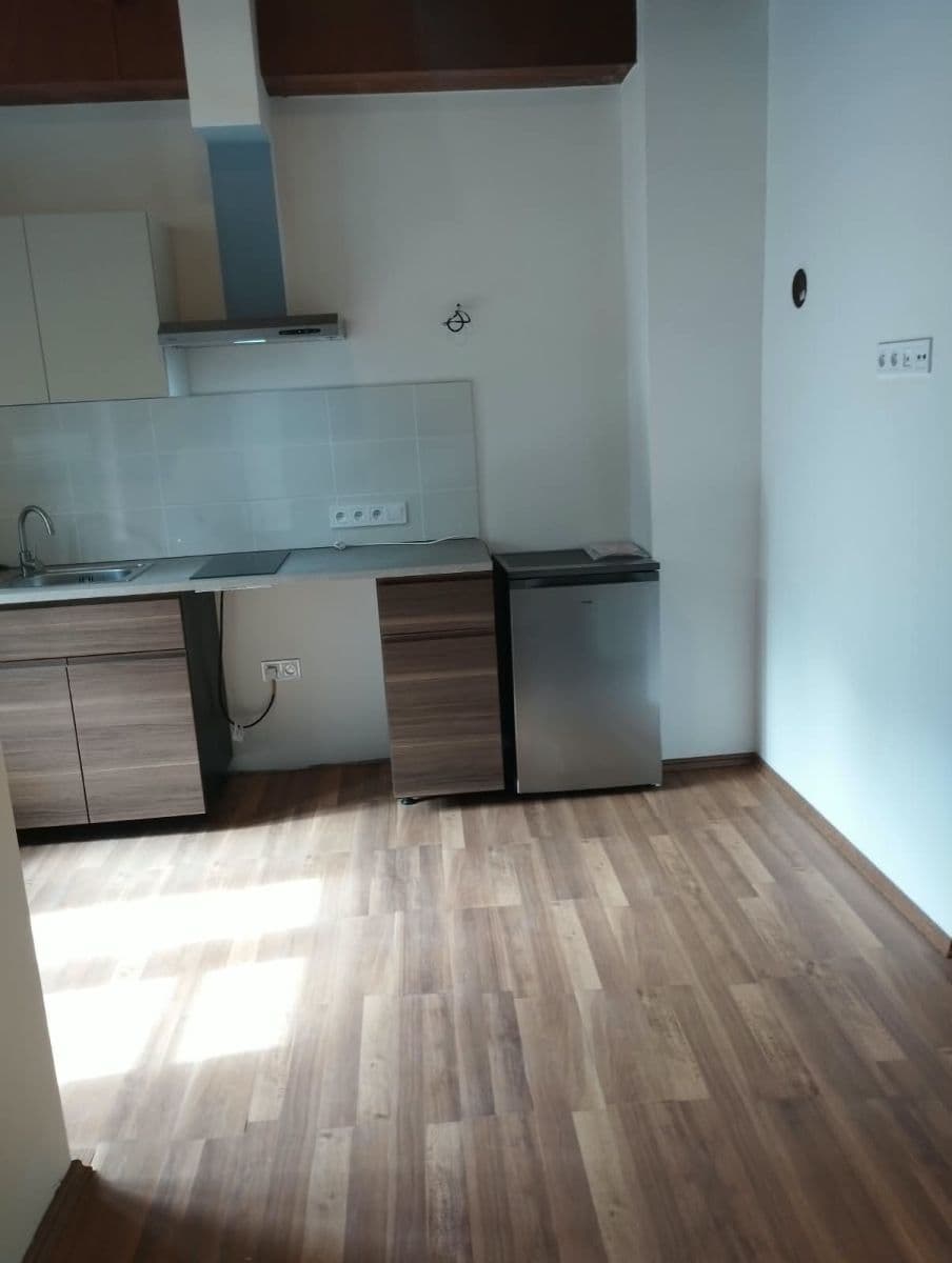 Pronájem bytu 1+kk 28 m², Tyršova, Škvorec, Středočeský kraj Pronájem bytu 1+kk 28 m², Tyršova, Škvorec, Středočeský kraj