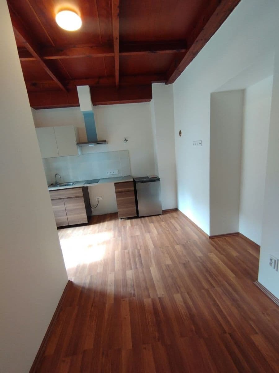 Pronájem bytu 1+kk 28 m², Tyršova, Škvorec, Středočeský kraj Pronájem bytu 1+kk 28 m², Tyršova, Škvorec, Středočeský kraj