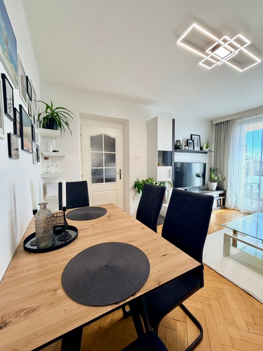 Prodej bytu 3+1 72 m², Boršovská, České Budějovice, Jihočeský kraj Prodej bytu 3+1 72 m², Boršovská, České Budějovice, Jihočeský kraj
