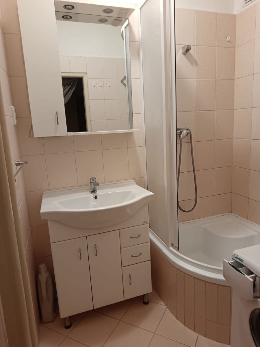 Pronájem bytu 1+kk 28 m², Jeremenkova, Praha, Praha Pronájem bytu 1+kk 28 m², Jeremenkova, Praha, Praha