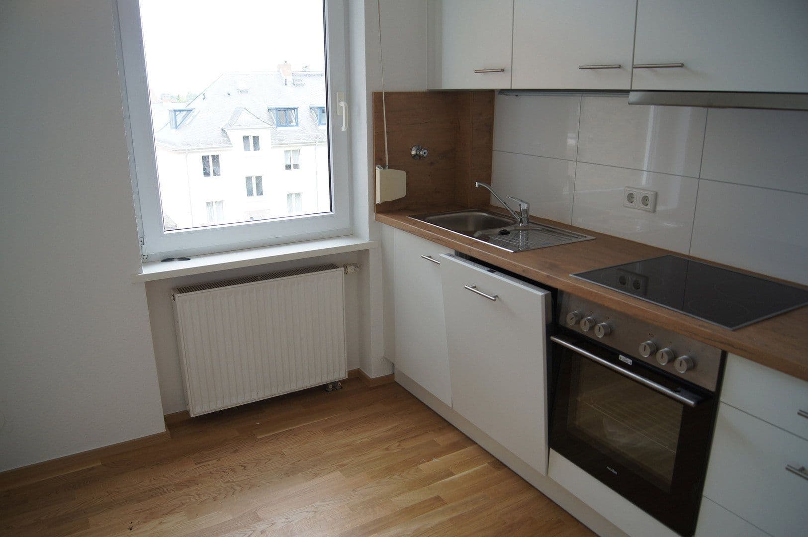 Pronájem bytu 3+1 63 m², Waldstraße 144, Wiesbaden, Hessen Pronájem bytu 3+1 63 m², Waldstraße 144, Wiesbaden, Hessen