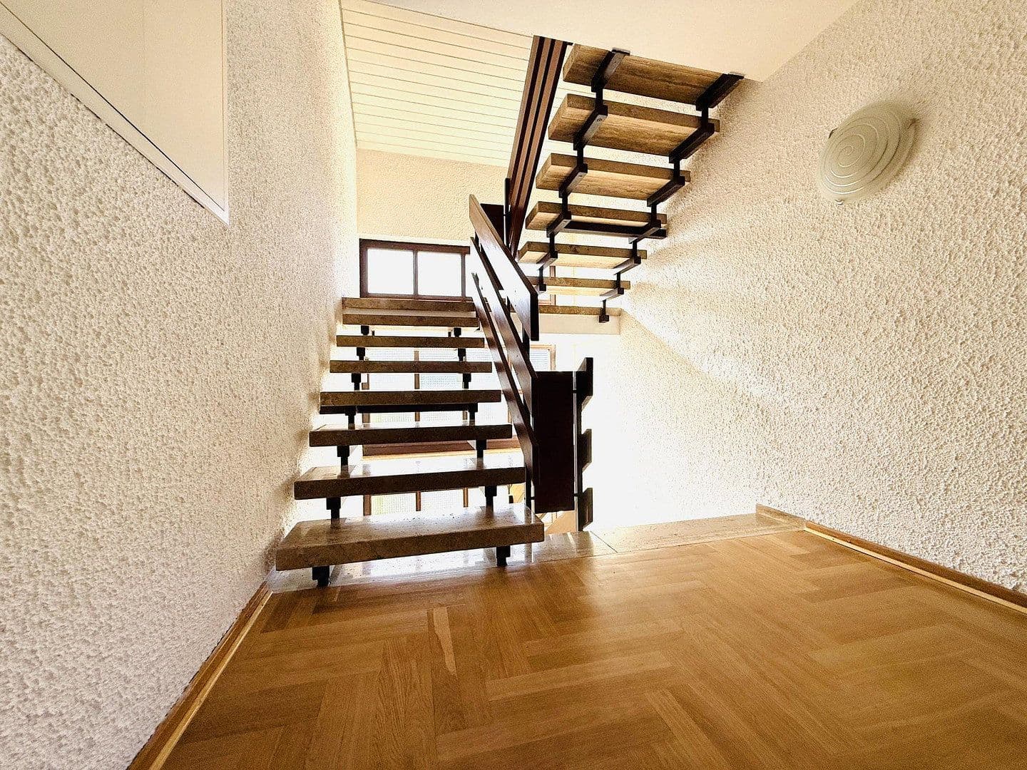 Prodej domu 231 m², pozemek 956 m², Gustav Freytag Straße, Wertheim, Bádensko-Württembersko Prodej domu 231 m², pozemek 956 m², Gustav Freytag Straße, Wertheim, Bádensko-Württembersko