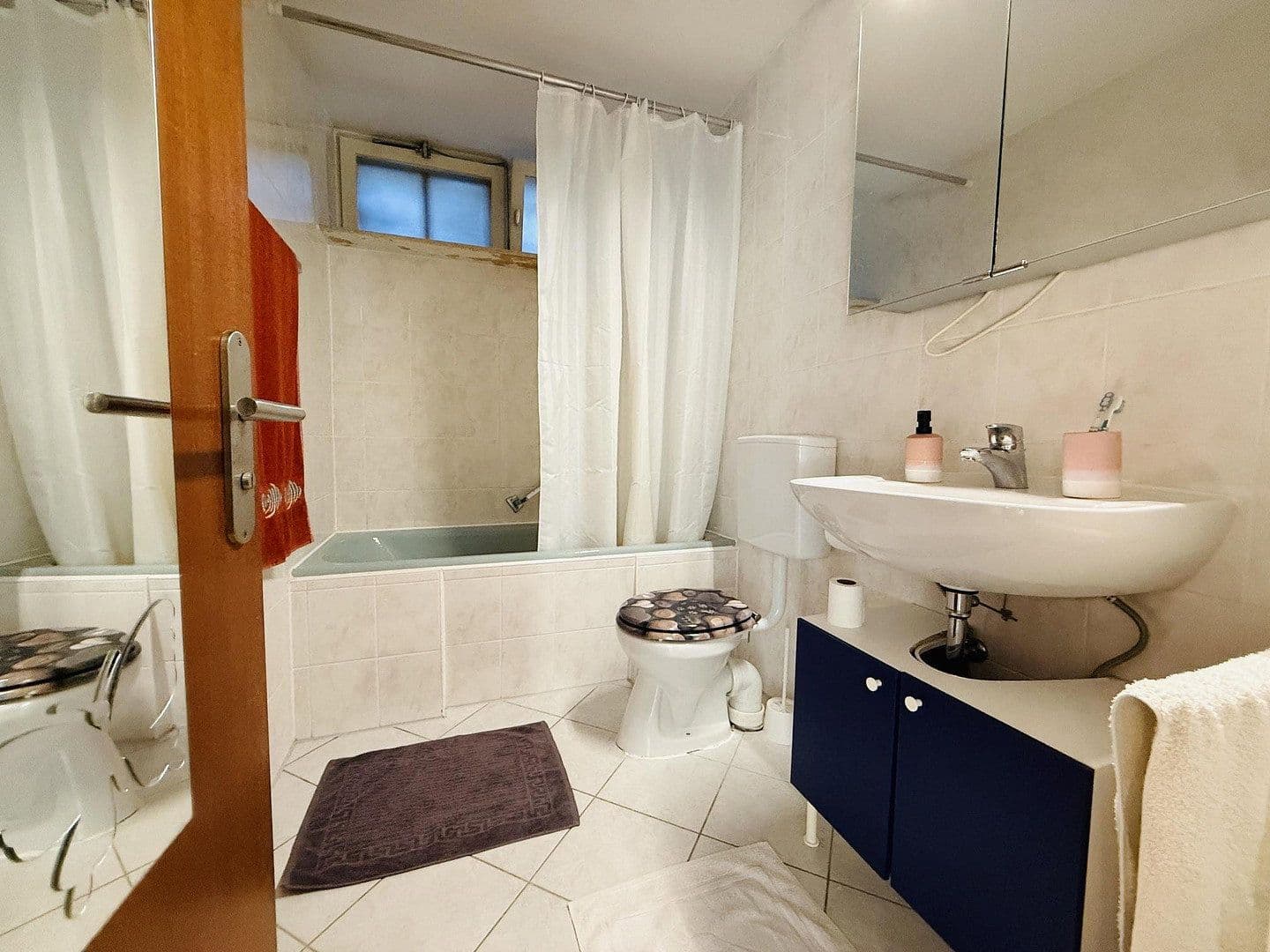 Prodej domu 231 m², pozemek 956 m², Gustav Freytag Straße, Wertheim, Bádensko-Württembersko Prodej domu 231 m², pozemek 956 m², Gustav Freytag Straße, Wertheim, Bádensko-Württembersko