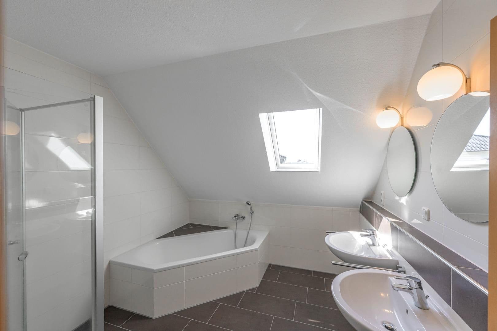Prodej domu 115 m², pozemek 239 m², Bienenweg 1a, Edewecht, Dolní Sasko Prodej domu 115 m², pozemek 239 m², Bienenweg 1a, Edewecht, Dolní Sasko