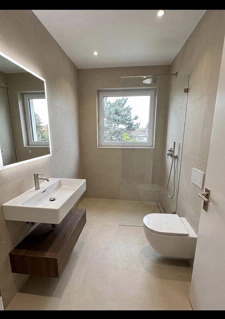 Pronájem bytu 3+1 55 m², Wiesbaden, Hessen Pronájem bytu 3+1 55 m², Wiesbaden, Hessen
