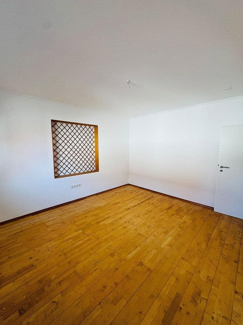 Pronájem bytu 4+1 92 m², Friedrichsdorf, Hessen Pronájem bytu 4+1 92 m², Friedrichsdorf, Hessen