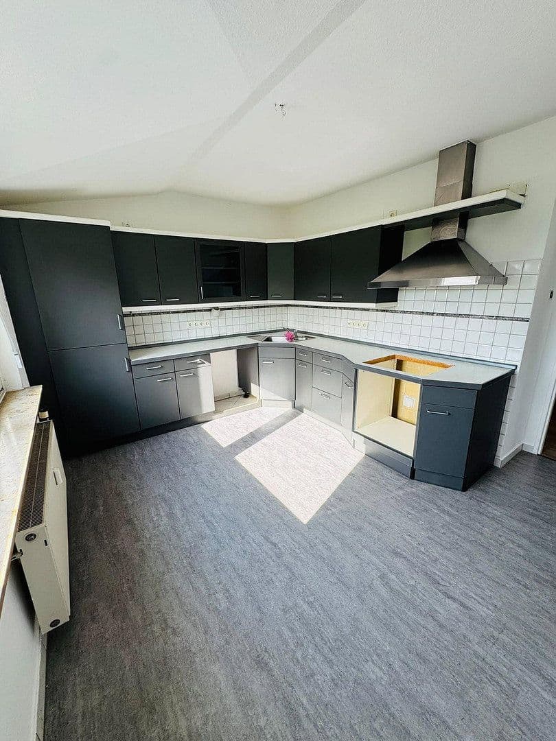 Pronájem bytu 4+1 92 m², Friedrichsdorf, Hessen Pronájem bytu 4+1 92 m², Friedrichsdorf, Hessen