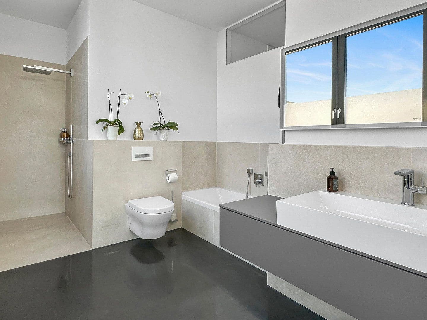 Pronájem bytu 3+1 135 m², Lerchenstraße 65, Heilbronn, Bádensko-Württembersko Pronájem bytu 3+1 135 m², Lerchenstraße 65, Heilbronn, Bádensko-Württembersko