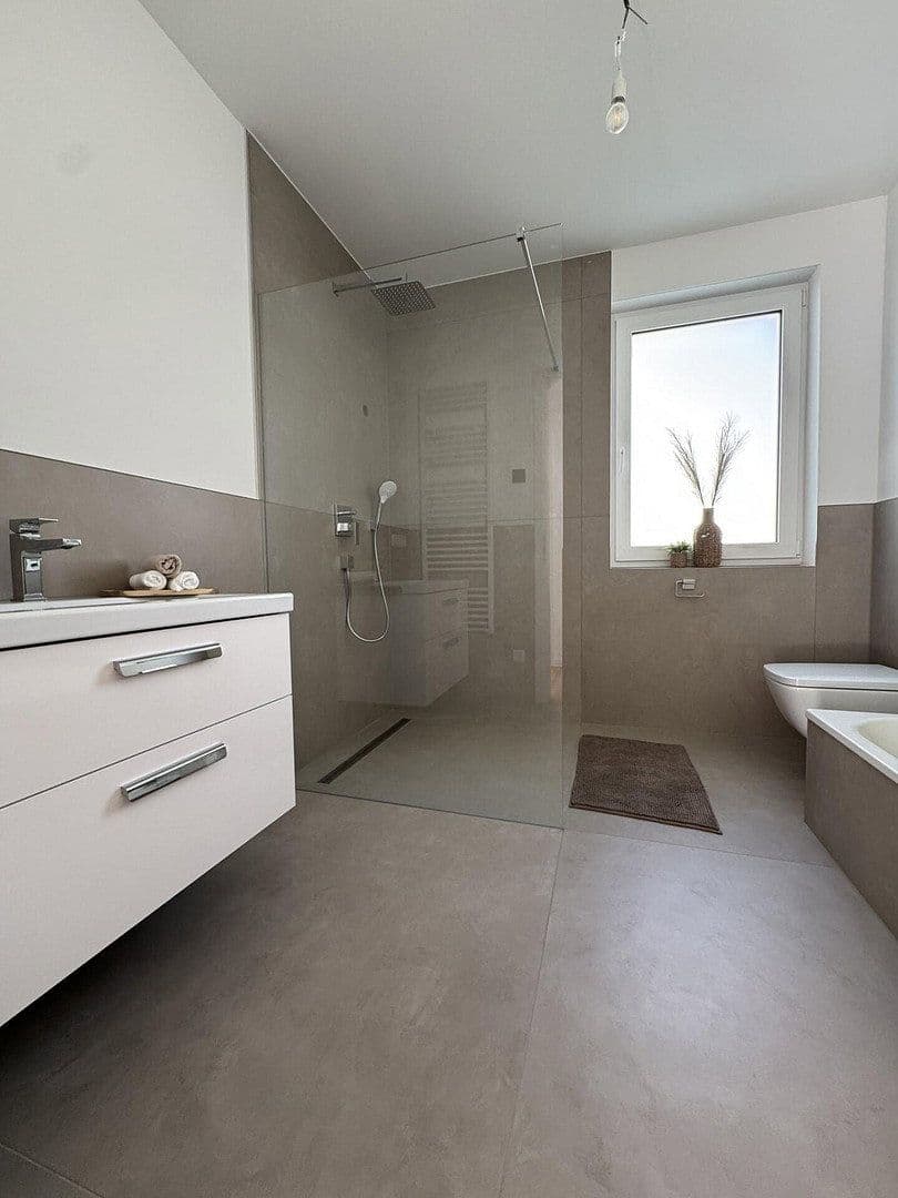Pronájem bytu 3+1 93 m², Königstraße 47, Hameln, Dolní Sasko Pronájem bytu 3+1 93 m², Königstraße 47, Hameln, Dolní Sasko