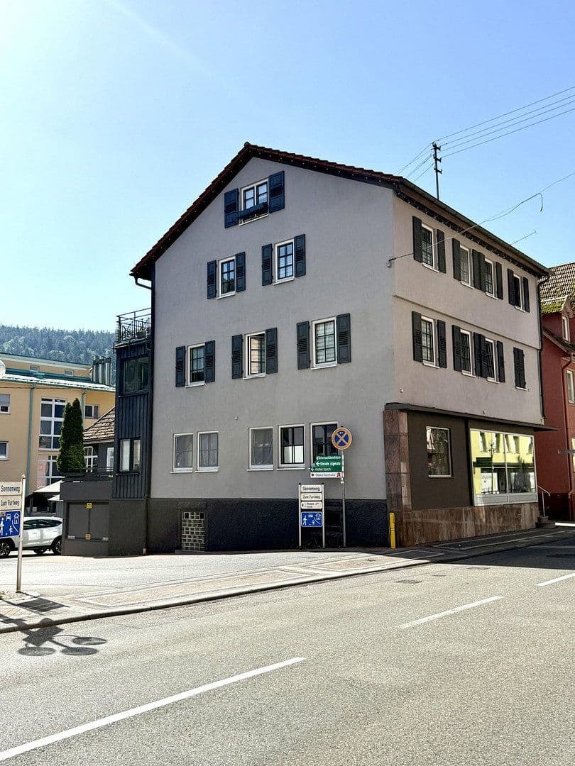Prodej domu 562 m², pozemek 543 m², Bad Liebenzell, Bádensko-Württembersko Prodej domu 562 m², pozemek 543 m², Bad Liebenzell, Bádensko-Württembersko