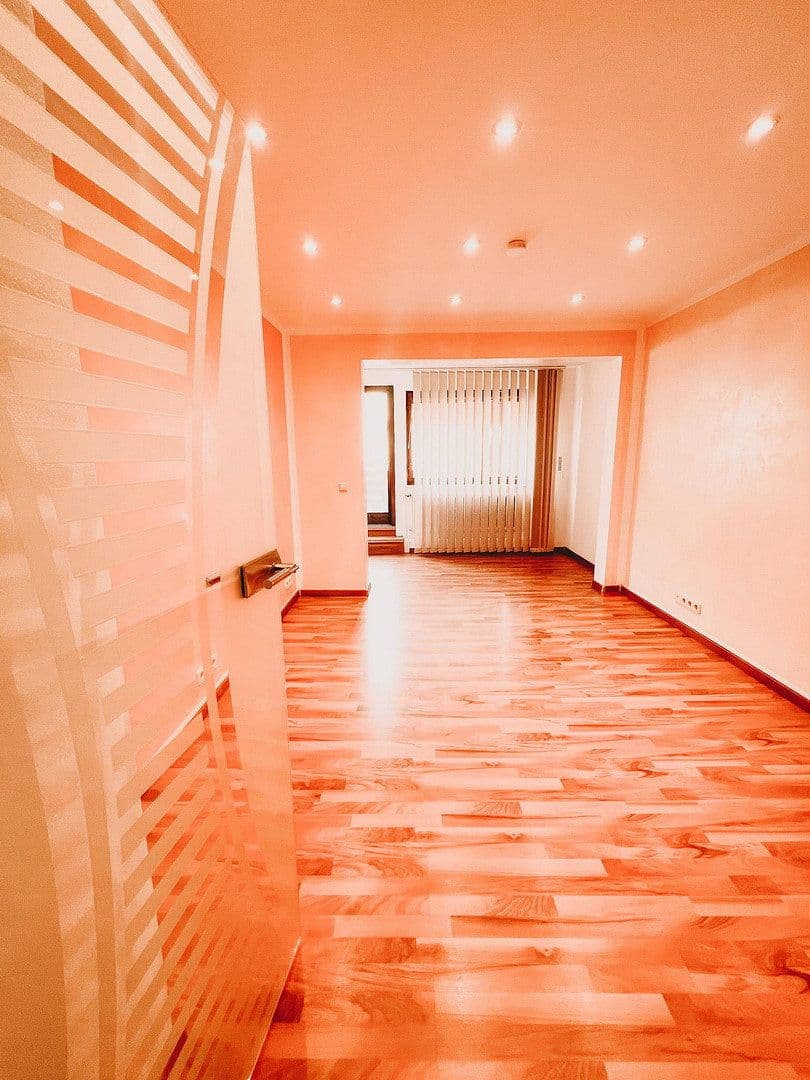 Prodej domu 562 m², pozemek 543 m², Bad Liebenzell, Bádensko-Württembersko Prodej domu 562 m², pozemek 543 m², Bad Liebenzell, Bádensko-Württembersko