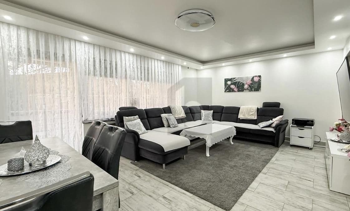 Prodej domu 271 m², pozemek 596 m², Lehrte, Dolní Sasko Prodej domu 271 m², pozemek 596 m², Lehrte, Dolní Sasko