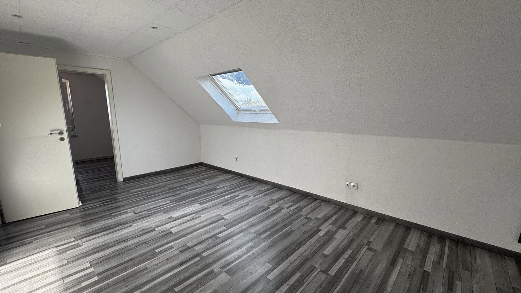 Prodej domu 271 m², pozemek 596 m², Lehrte, Dolní Sasko Prodej domu 271 m², pozemek 596 m², Lehrte, Dolní Sasko