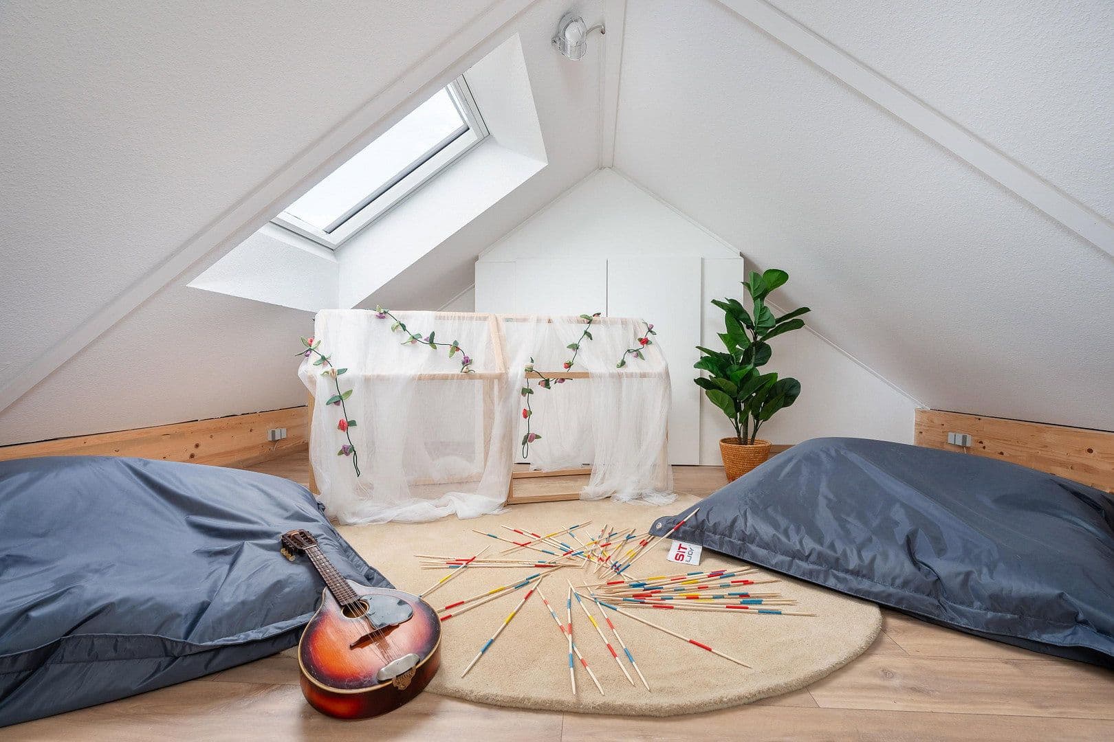 Prodej domu 160 m², pozemek 184 m², Dörfelsweg 99, Buseck, Hessen Prodej domu 160 m², pozemek 184 m², Dörfelsweg 99, Buseck, Hessen
