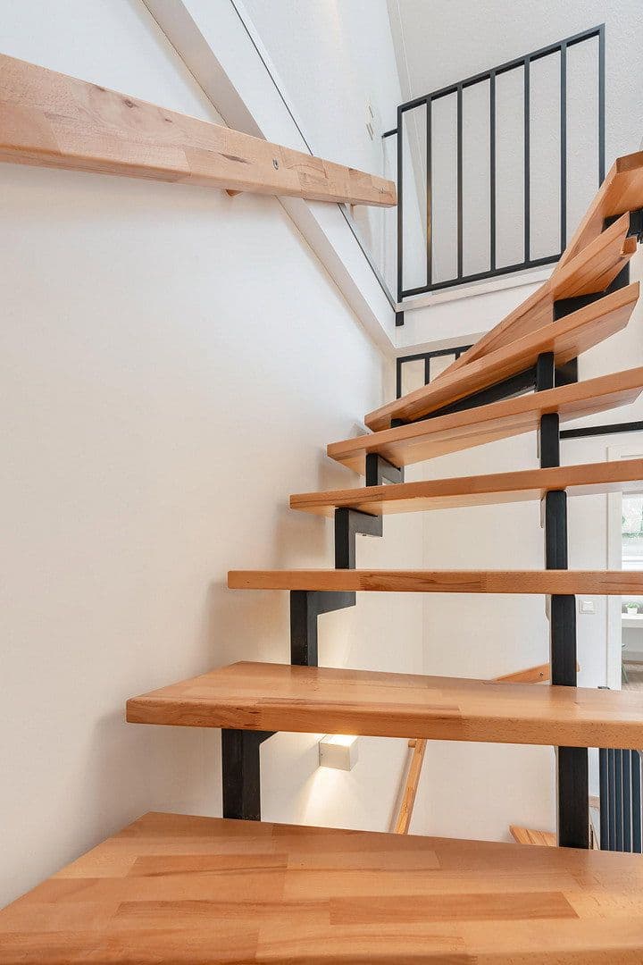Prodej domu 160 m², pozemek 184 m², Dörfelsweg 99, Buseck, Hessen Prodej domu 160 m², pozemek 184 m², Dörfelsweg 99, Buseck, Hessen