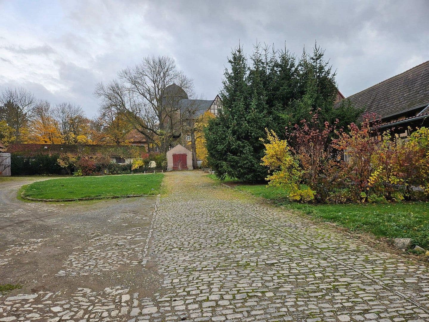 Prodej domu 350 m², pozemek 10.300 m², Lindenplatz 5, Sondershausen, Durynsko Prodej domu 350 m², pozemek 10.300 m², Lindenplatz 5, Sondershausen, Durynsko