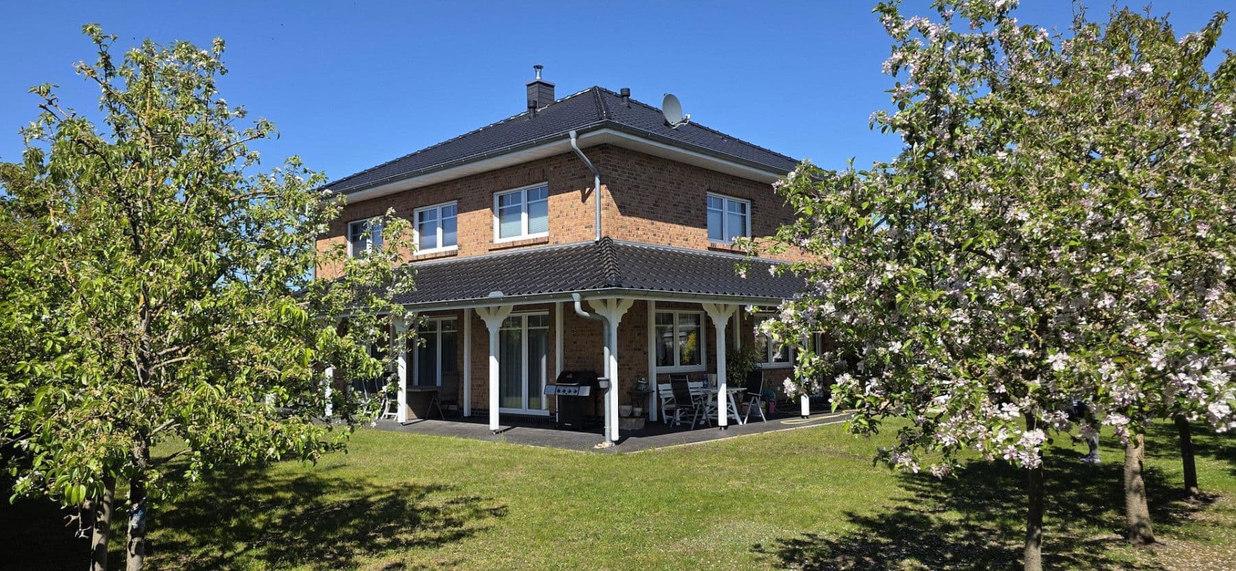 Prodej domu 242 m², pozemek 1.040 m², Riede, Dolní Sasko Prodej domu 242 m², pozemek 1.040 m², Riede, Dolní Sasko
