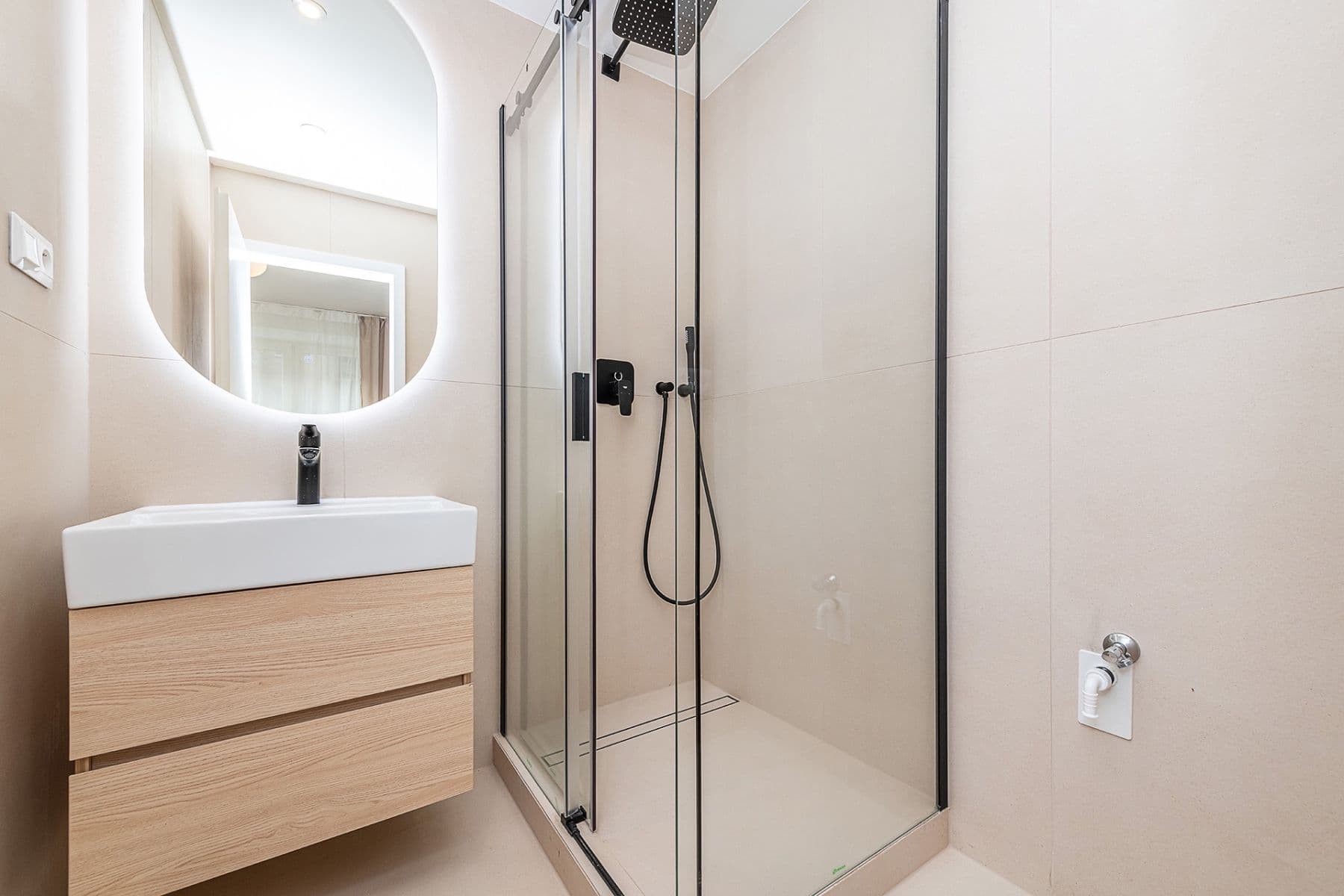 Prodej bytu 2+kk 52 m², Komunardů, Praha, Praha Prodej bytu 2+kk 52 m², Komunardů, Praha, Praha