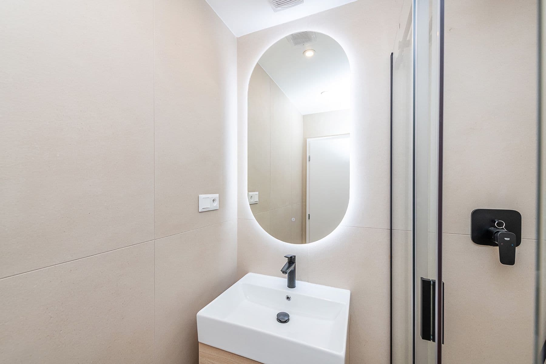 Prodej bytu 2+kk 52 m², Komunardů, Praha, Praha Prodej bytu 2+kk 52 m², Komunardů, Praha, Praha