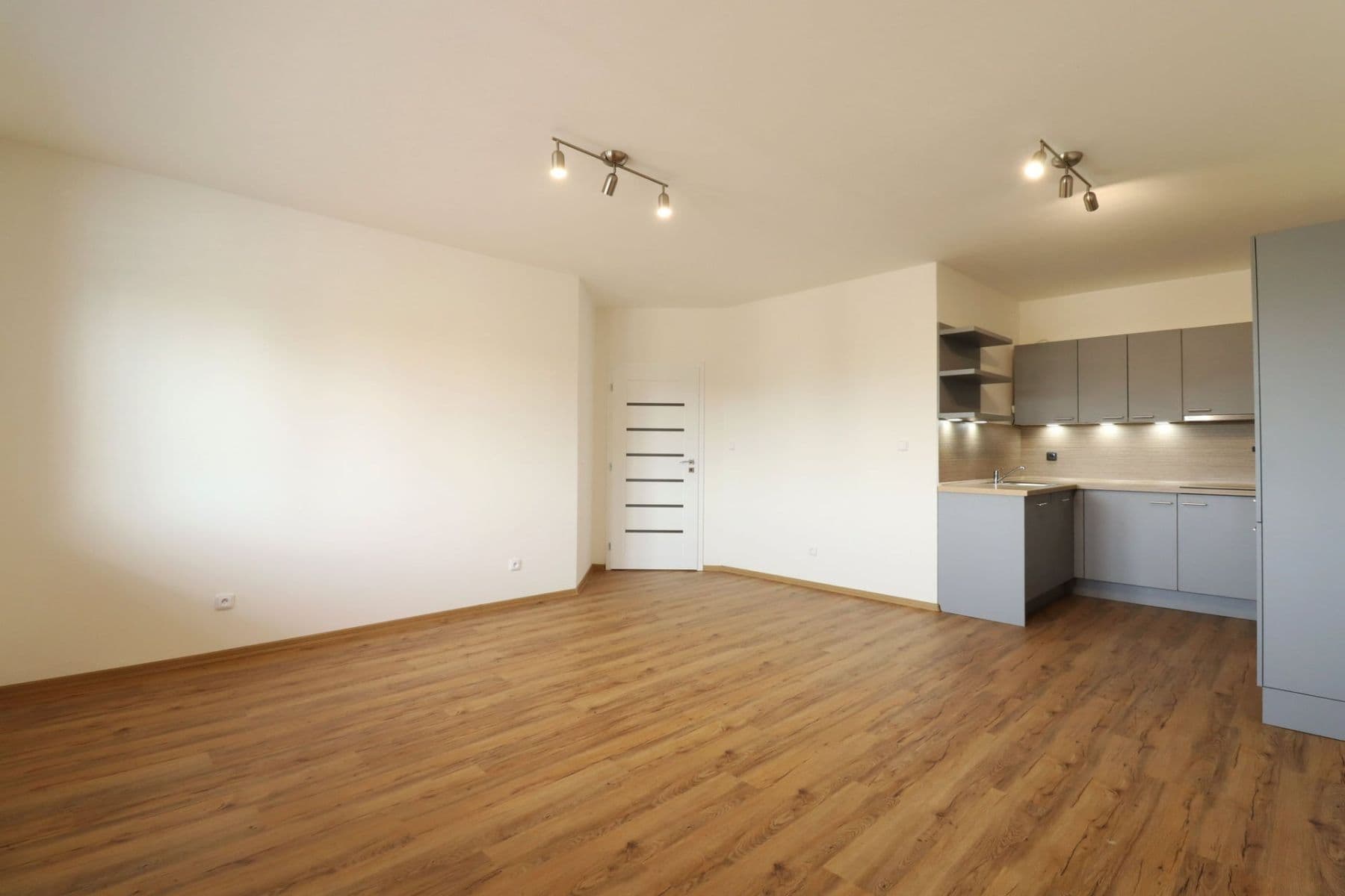 Pronájem bytu 2+kk 50 m², Zahradní, Kosmonosy, Středočeský kraj Pronájem bytu 2+kk 50 m², Zahradní, Kosmonosy, Středočeský kraj