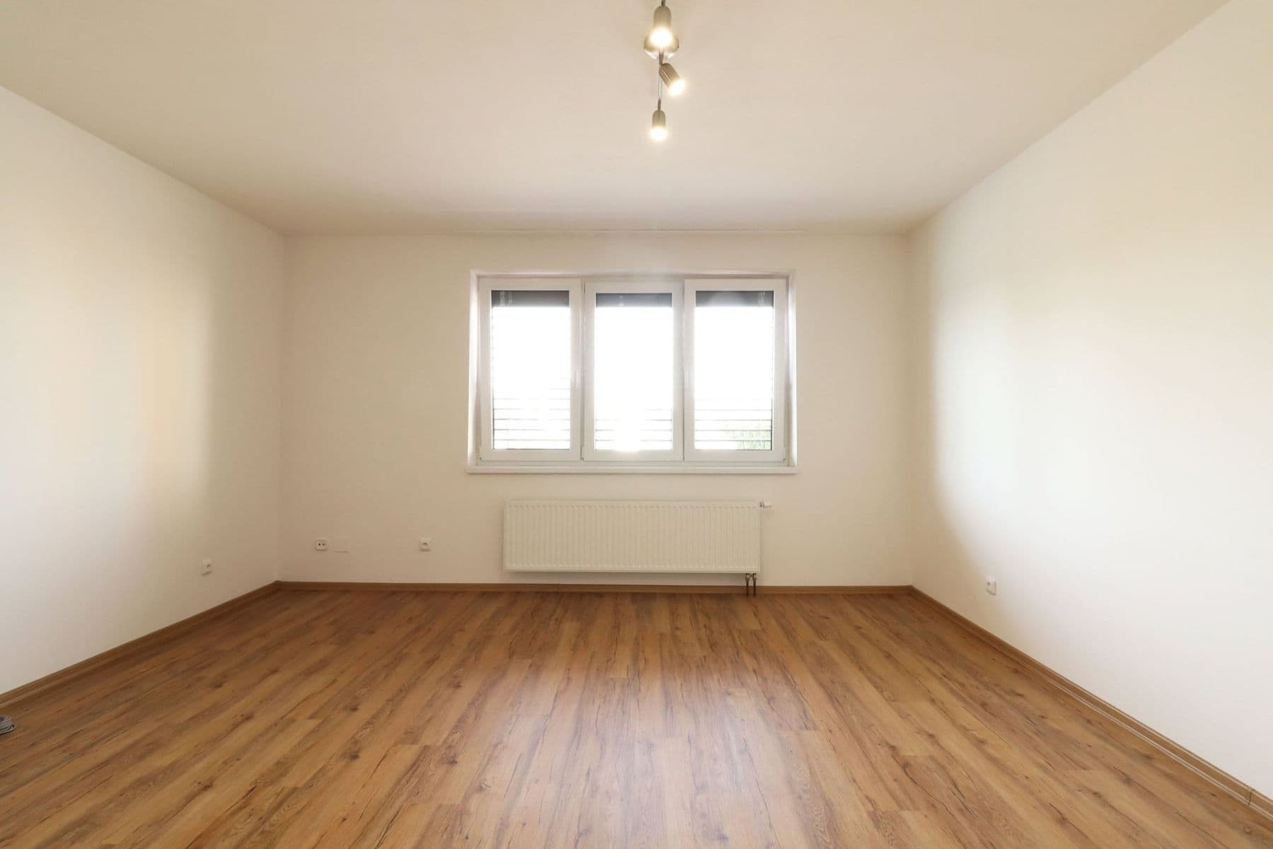 Pronájem bytu 2+kk 50 m², Zahradní, Kosmonosy, Středočeský kraj Pronájem bytu 2+kk 50 m², Zahradní, Kosmonosy, Středočeský kraj