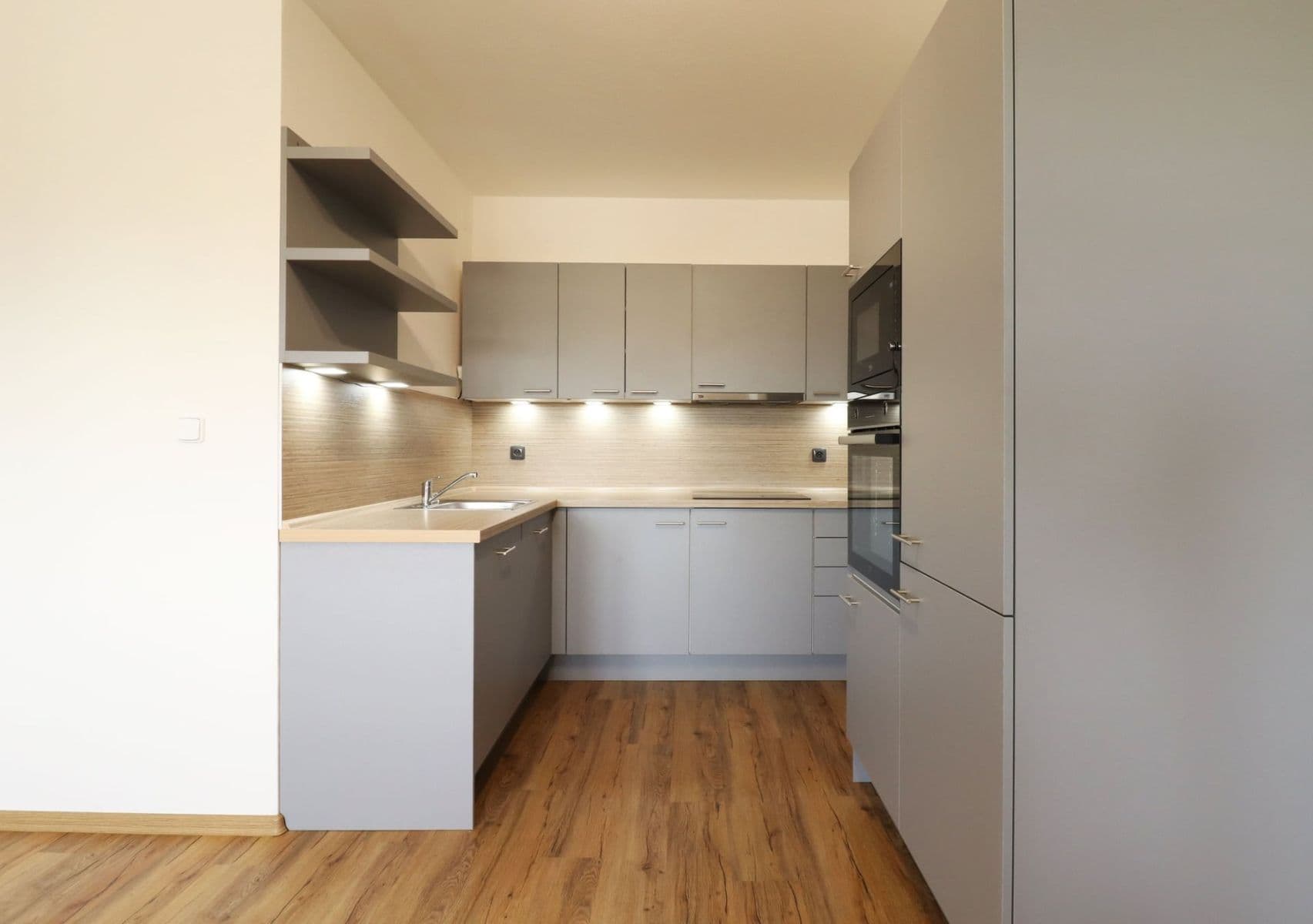 Pronájem bytu 2+kk 50 m², Zahradní, Kosmonosy, Středočeský kraj Pronájem bytu 2+kk 50 m², Zahradní, Kosmonosy, Středočeský kraj