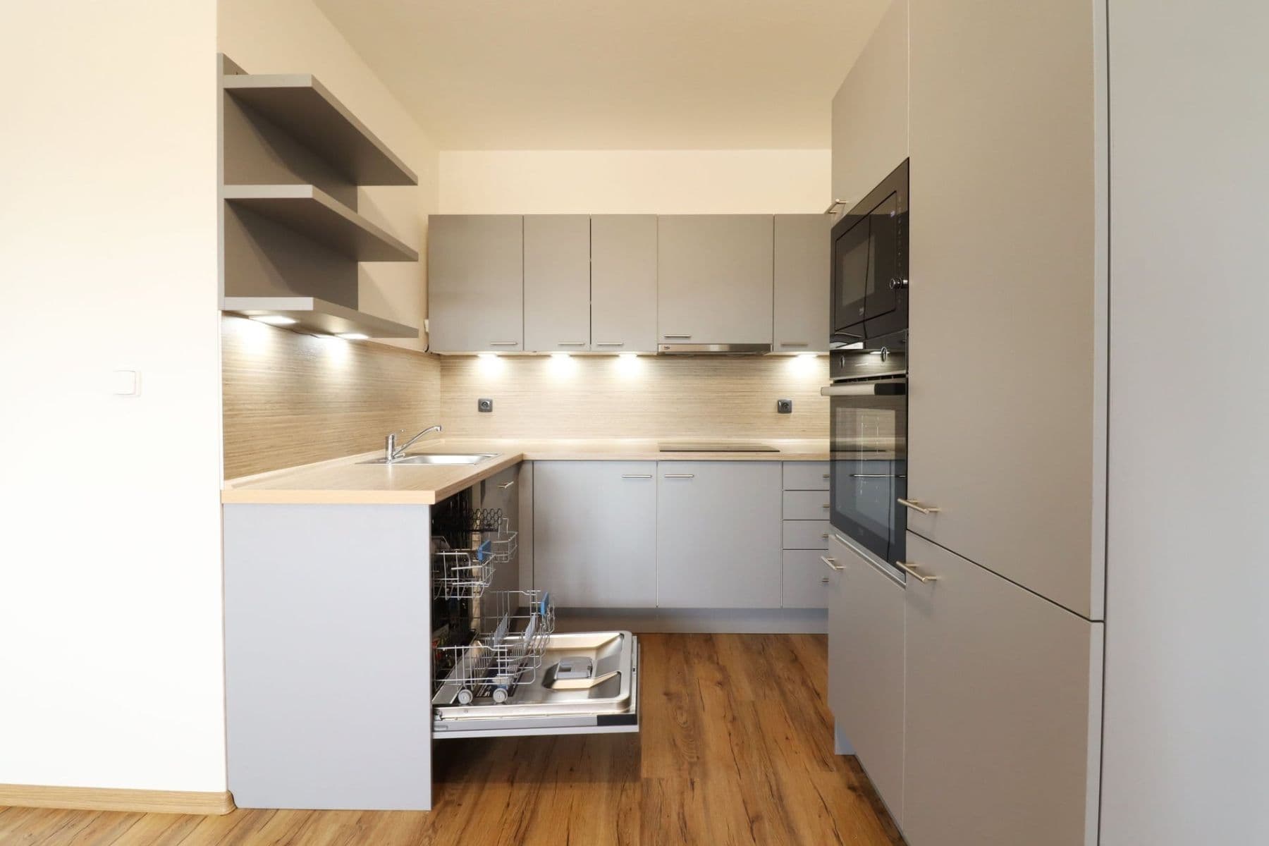 Pronájem bytu 2+kk 50 m², Zahradní, Kosmonosy, Středočeský kraj Pronájem bytu 2+kk 50 m², Zahradní, Kosmonosy, Středočeský kraj