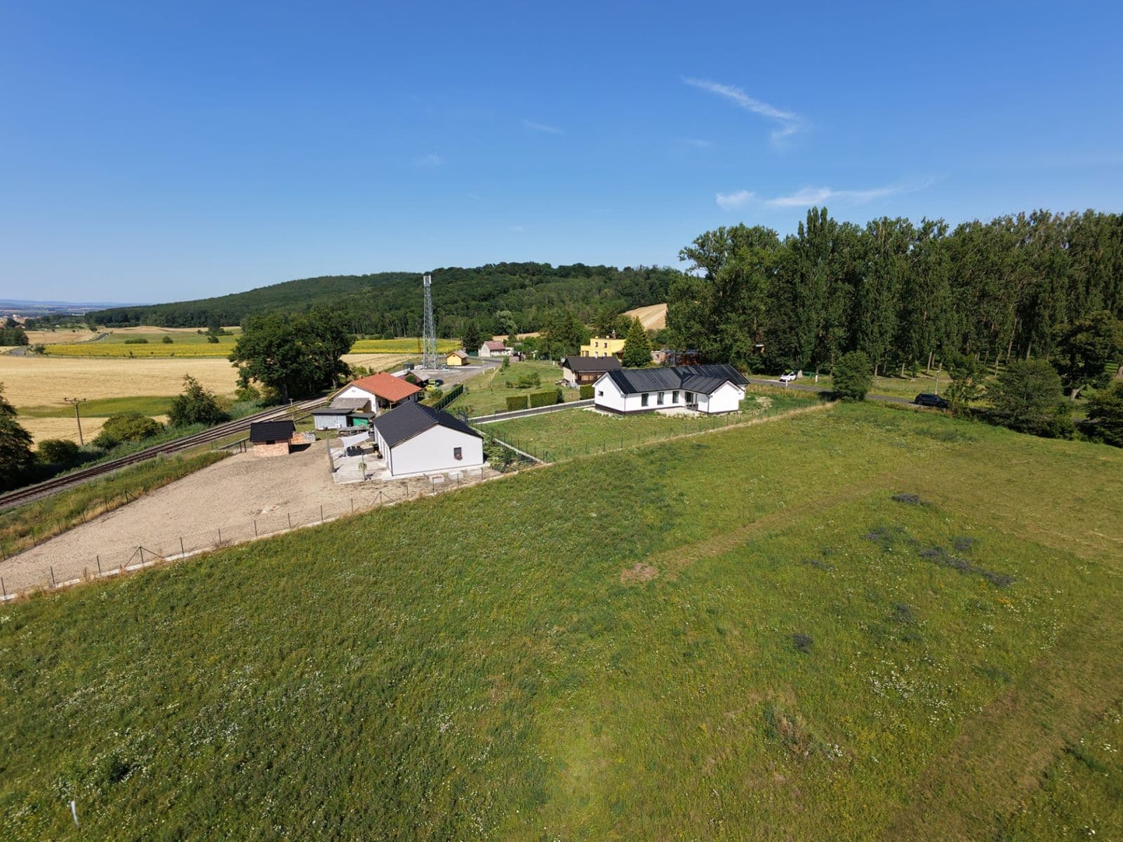 Prodej pozemku 2.612 m², Domousnice, Středočeský kraj Prodej pozemku 2.612 m², Domousnice, Středočeský kraj