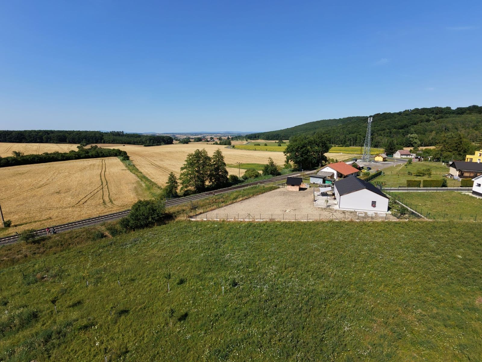 Prodej pozemku 2.612 m², Domousnice, Středočeský kraj Prodej pozemku 2.612 m², Domousnice, Středočeský kraj