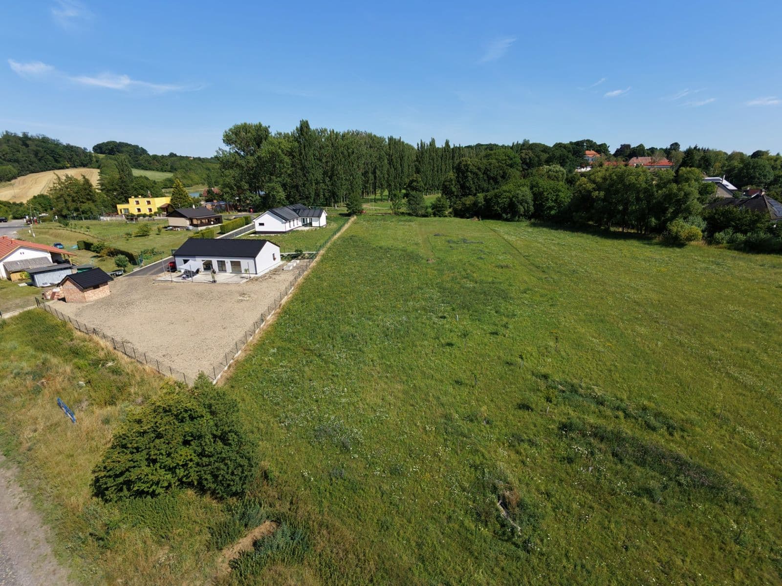 Prodej pozemku 2.612 m², Domousnice, Středočeský kraj Prodej pozemku 2.612 m², Domousnice, Středočeský kraj