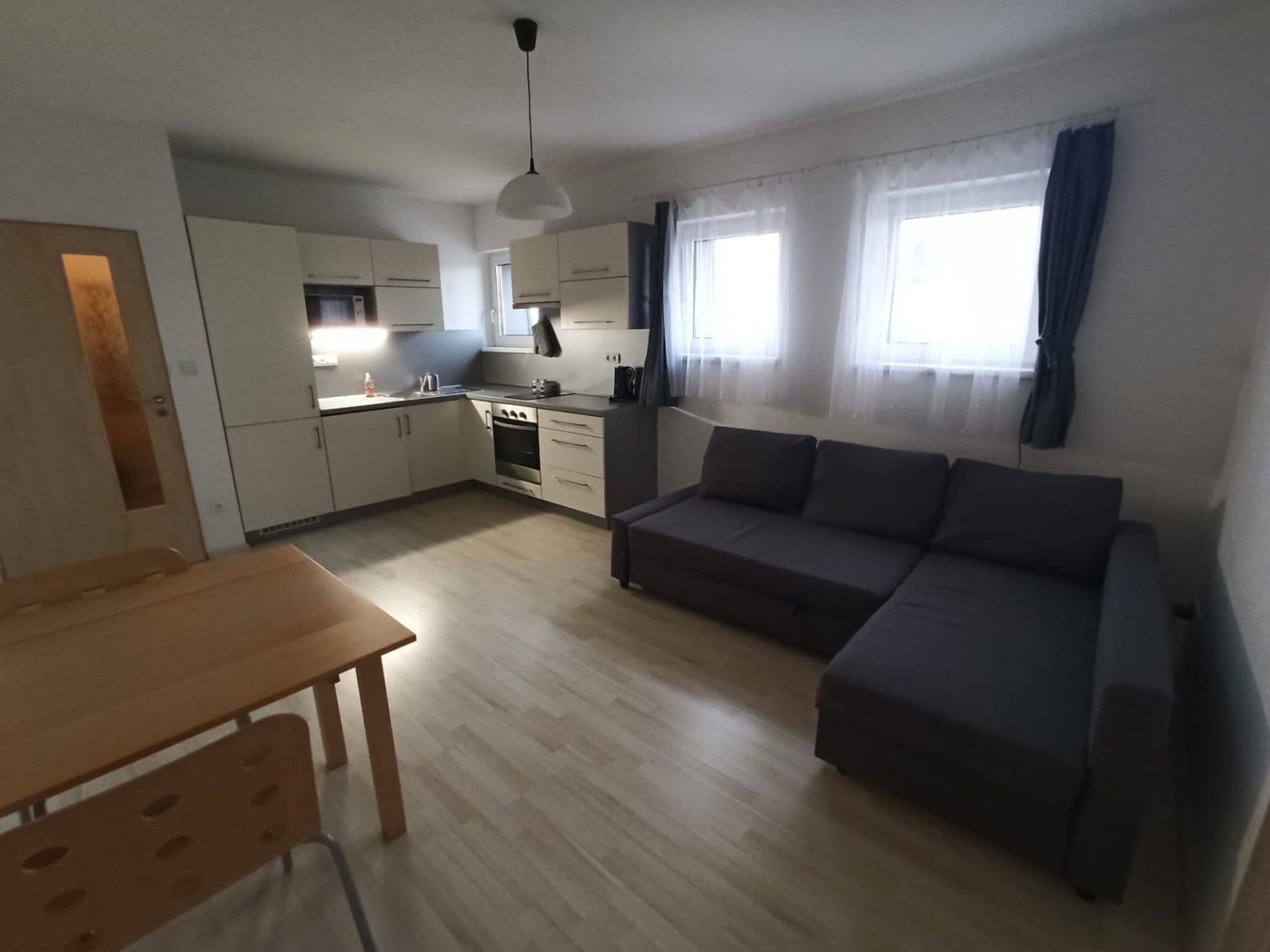 Pronájem bytu 2+kk 40 m², Školská, Pardubice, Pardubický kraj Pronájem bytu 2+kk 40 m², Školská, Pardubice, Pardubický kraj