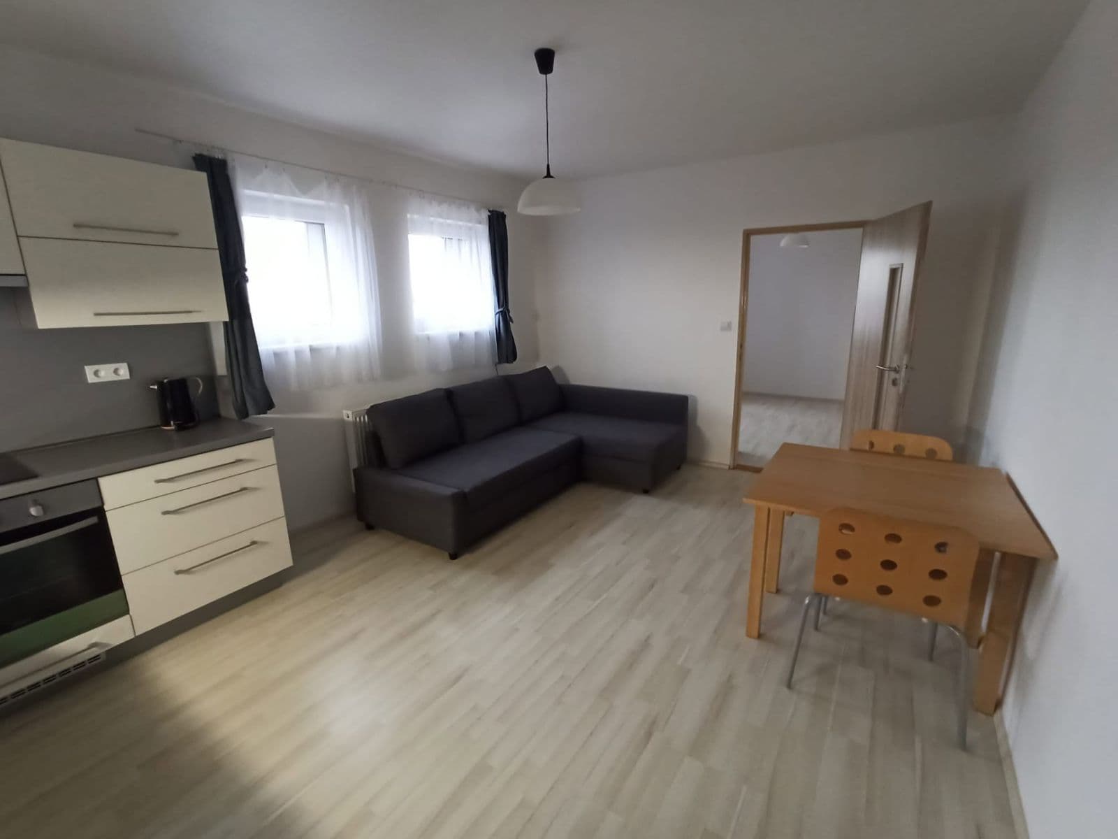 Pronájem bytu 2+kk 40 m², Školská, Pardubice, Pardubický kraj Pronájem bytu 2+kk 40 m², Školská, Pardubice, Pardubický kraj