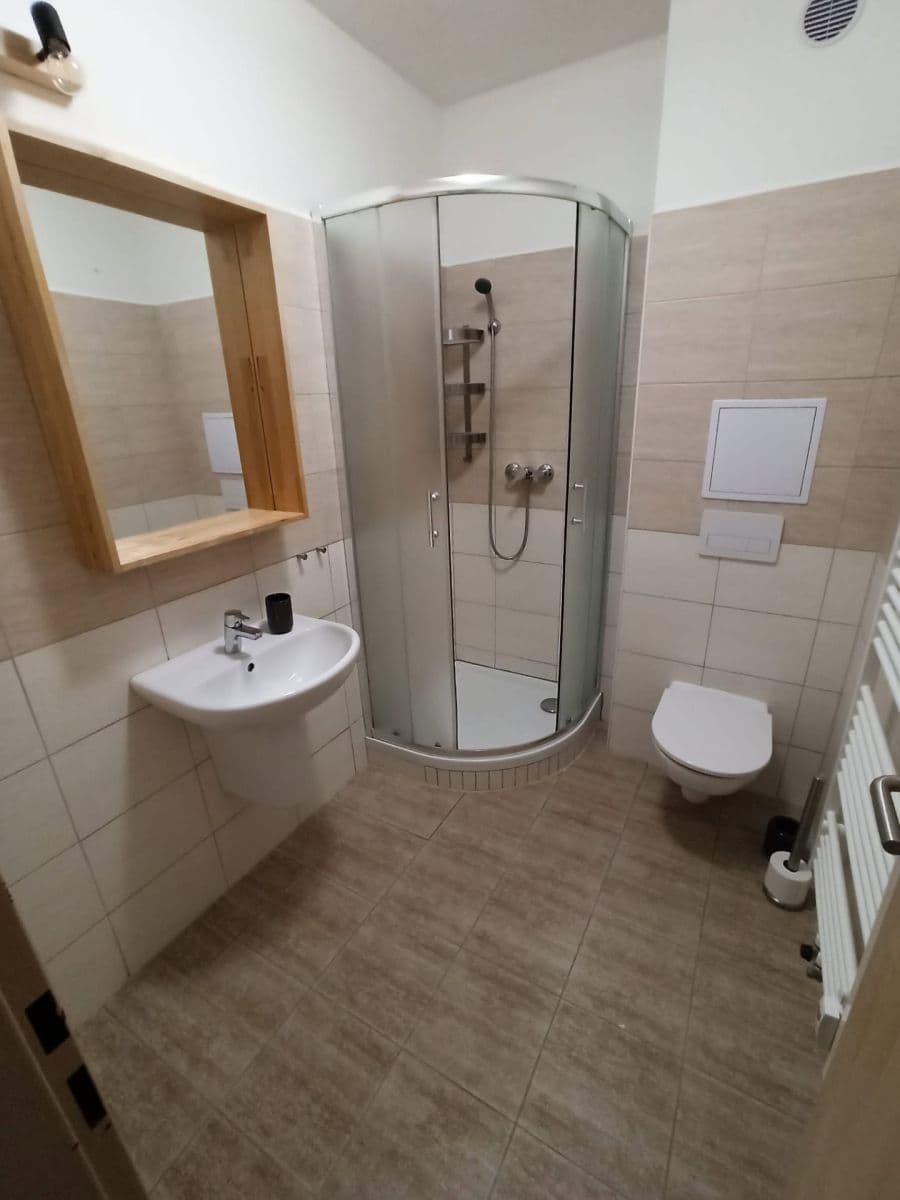 Pronájem bytu 2+kk 40 m², Školská, Pardubice, Pardubický kraj Pronájem bytu 2+kk 40 m², Školská, Pardubice, Pardubický kraj