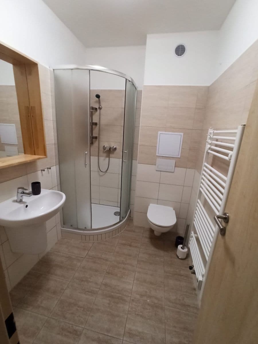 Pronájem bytu 2+kk 40 m², Školská, Pardubice, Pardubický kraj Pronájem bytu 2+kk 40 m², Školská, Pardubice, Pardubický kraj