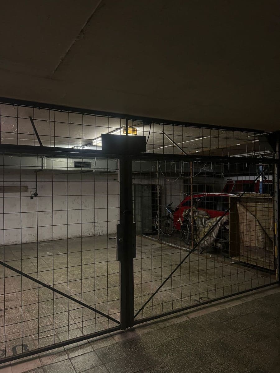 Pronájem garáže 26 m², Gutova, Praha, Praha Pronájem garáže 26 m², Gutova, Praha, Praha