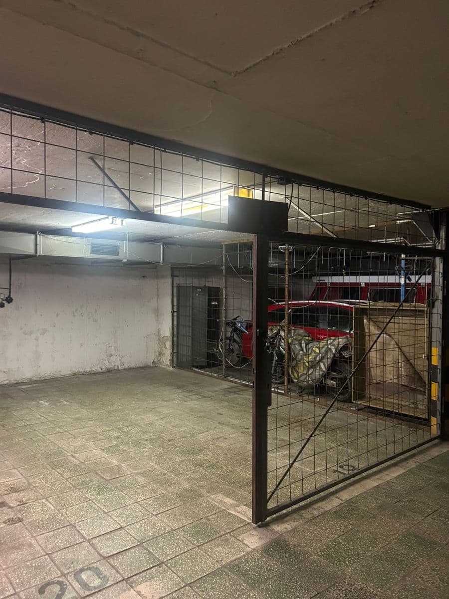 Pronájem garáže 26 m², Gutova, Praha, Praha Pronájem garáže 26 m², Gutova, Praha, Praha