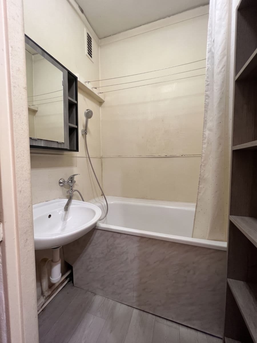 Prodej bytu 2+1 45 m², Kpt. Jaroše, Hranice, Olomoucký kraj Prodej bytu 2+1 45 m², Kpt. Jaroše, Hranice, Olomoucký kraj