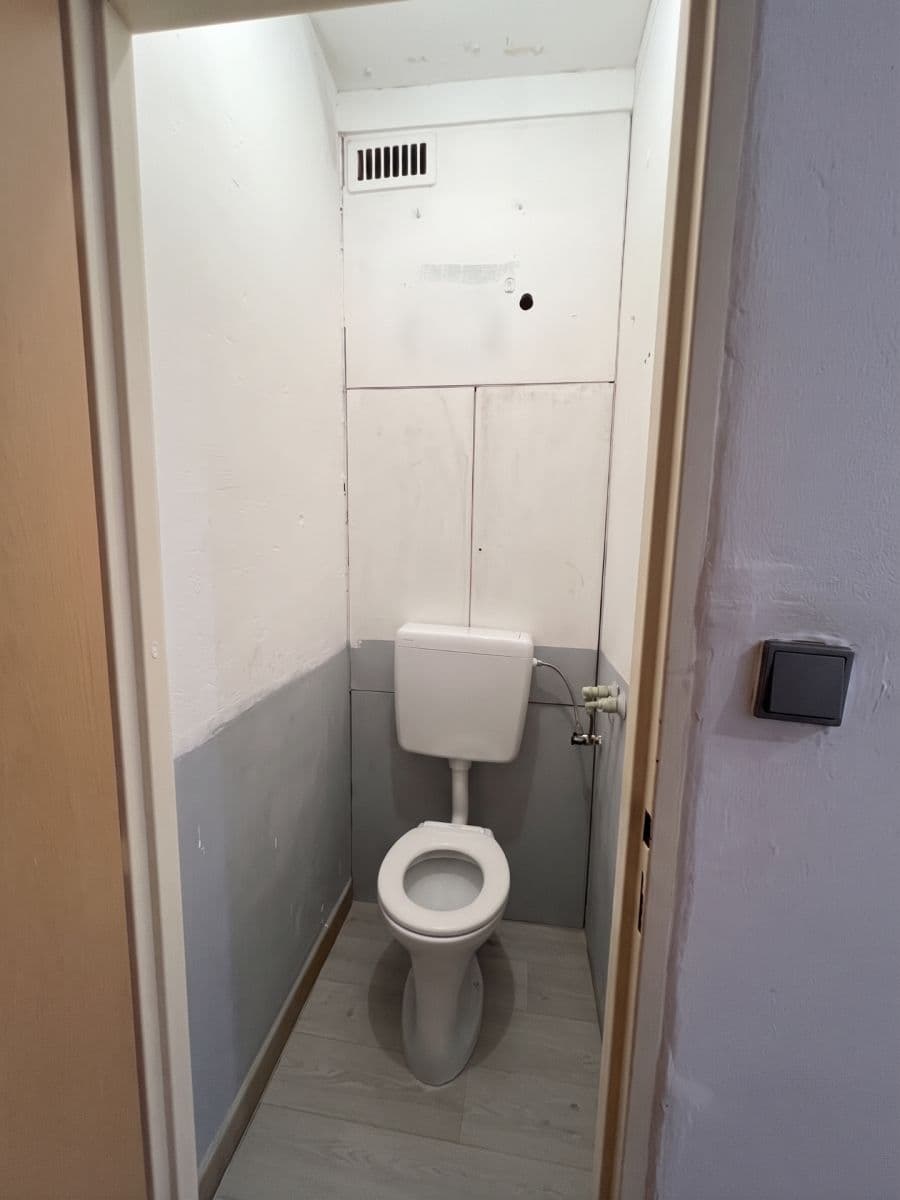 Prodej bytu 2+1 45 m², Kpt. Jaroše, Hranice, Olomoucký kraj Prodej bytu 2+1 45 m², Kpt. Jaroše, Hranice, Olomoucký kraj