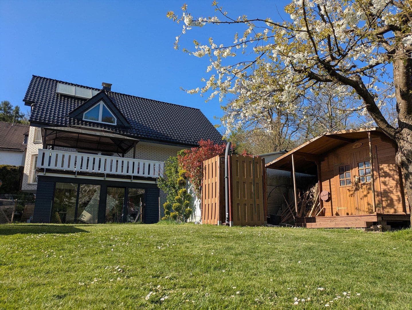 Prodej domu 299 m², pozemek 1.077 m², Gummersbach, Severní Porýní-Vestfálsko Prodej domu 299 m², pozemek 1.077 m², Gummersbach, Severní Porýní-Vestfálsko