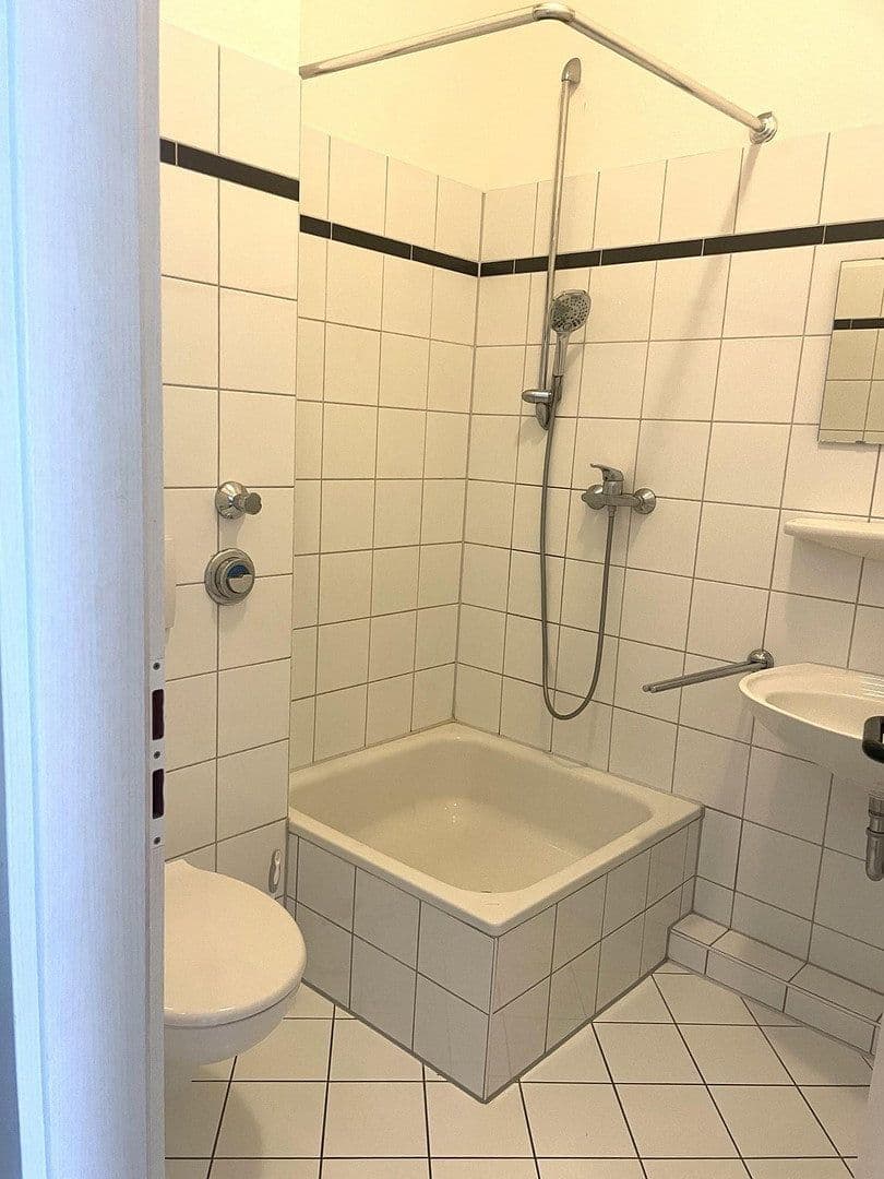 Pronájem bytu 1+1 34 m², Heinrich-Hoerle-Straße X, Hürth, Severní Porýní-Vestfálsko Pronájem bytu 1+1 34 m², Heinrich-Hoerle-Straße X, Hürth, Severní Porýní-Vestfálsko