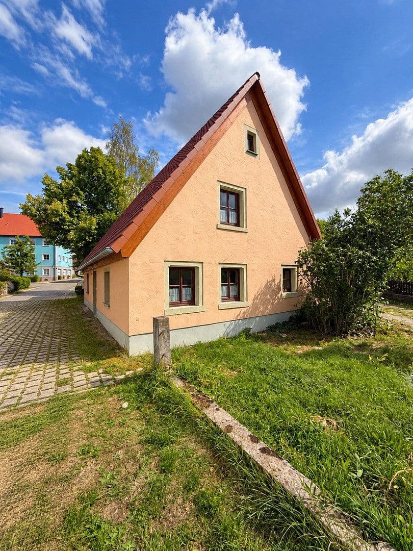 Prodej domu 115 m², pozemek 180 m², Bergstraße 22, Geslau, Bavorsko Prodej domu 115 m², pozemek 180 m², Bergstraße 22, Geslau, Bavorsko