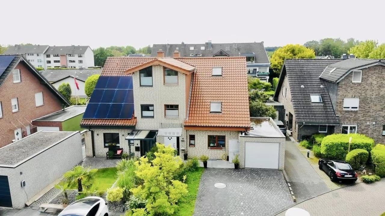 Prodej domu 153 m², pozemek 418 m², Leichlingen, Severní Porýní-Vestfálsko Prodej domu 153 m², pozemek 418 m², Leichlingen, Severní Porýní-Vestfálsko