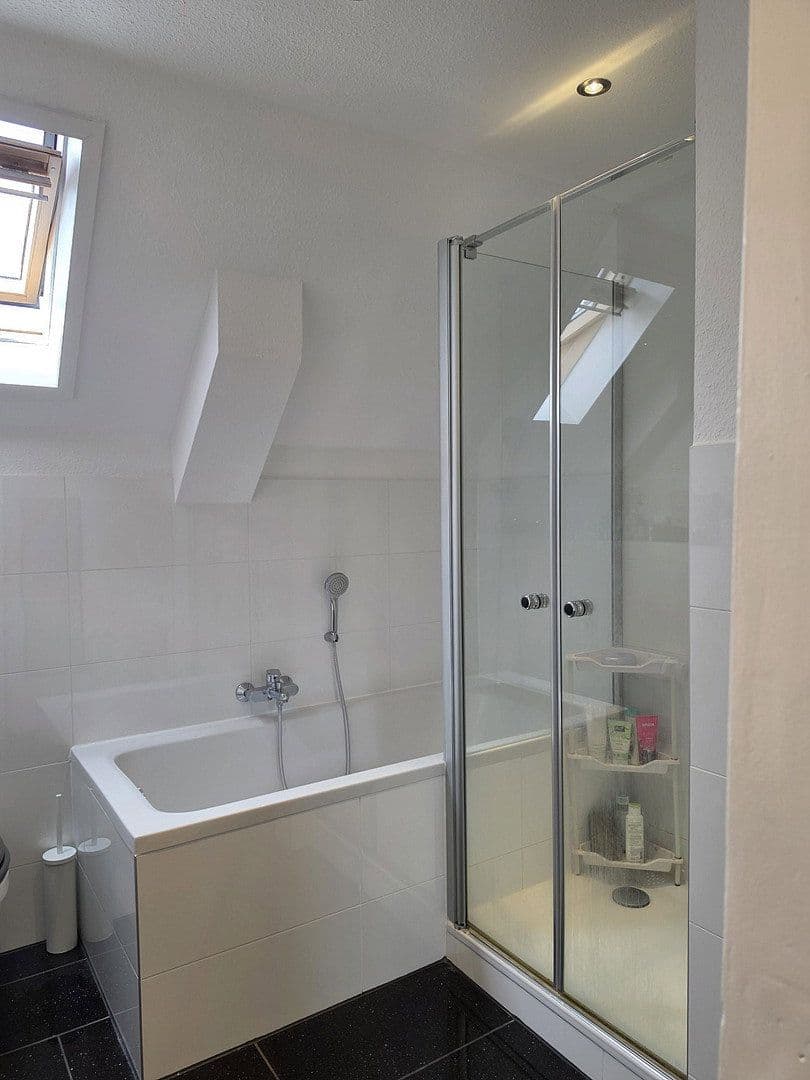 Pronájem bytu 4+1 104 m², Weierstraße 12a, Siegburg, Severní Porýní-Vestfálsko Pronájem bytu 4+1 104 m², Weierstraße 12a, Siegburg, Severní Porýní-Vestfálsko