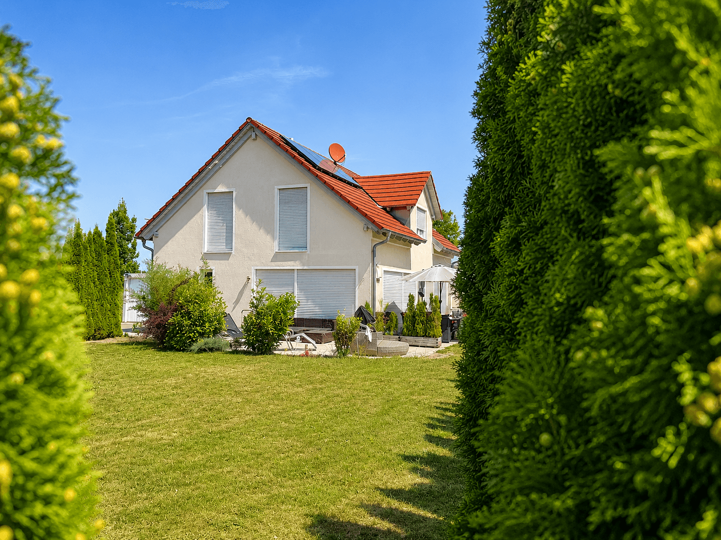 Prodej domu 168 m², pozemek 676 m², Glockenbecherring 28, Obertraubling, Bavorsko Prodej domu 168 m², pozemek 676 m², Glockenbecherring 28, Obertraubling, Bavorsko