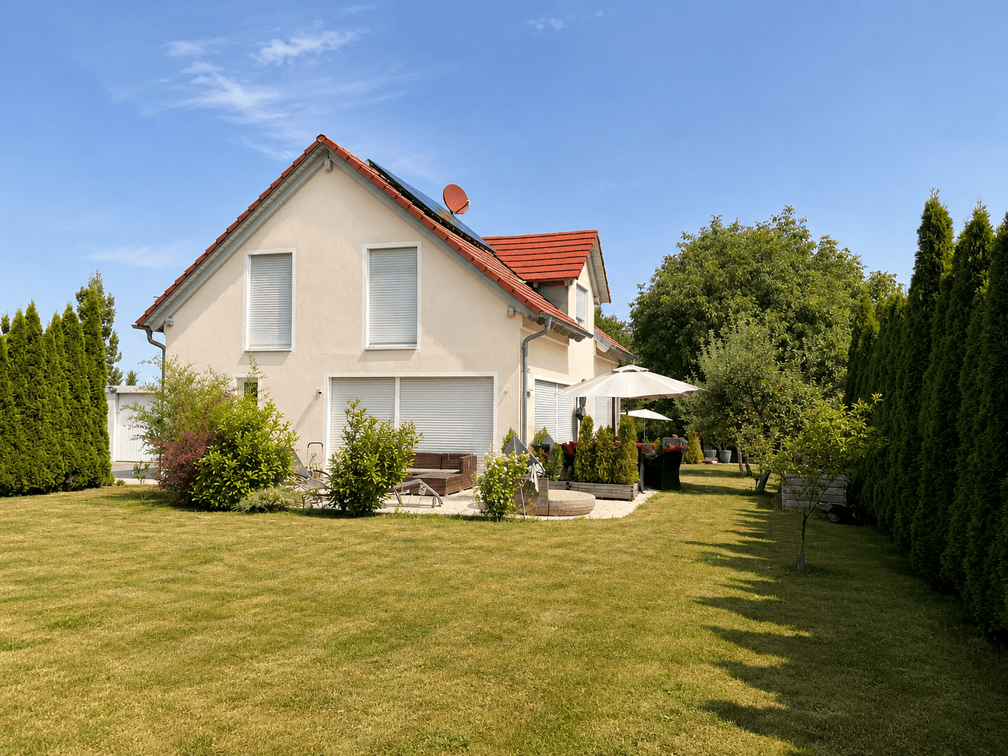 Prodej domu 168 m², pozemek 676 m², Glockenbecherring 28, Obertraubling, Bavorsko Prodej domu 168 m², pozemek 676 m², Glockenbecherring 28, Obertraubling, Bavorsko