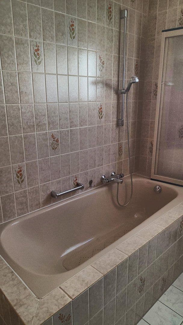 Prodej domu 128 m², pozemek 885 m², Northeim, Dolní Sasko Prodej domu 128 m², pozemek 885 m², Northeim, Dolní Sasko
