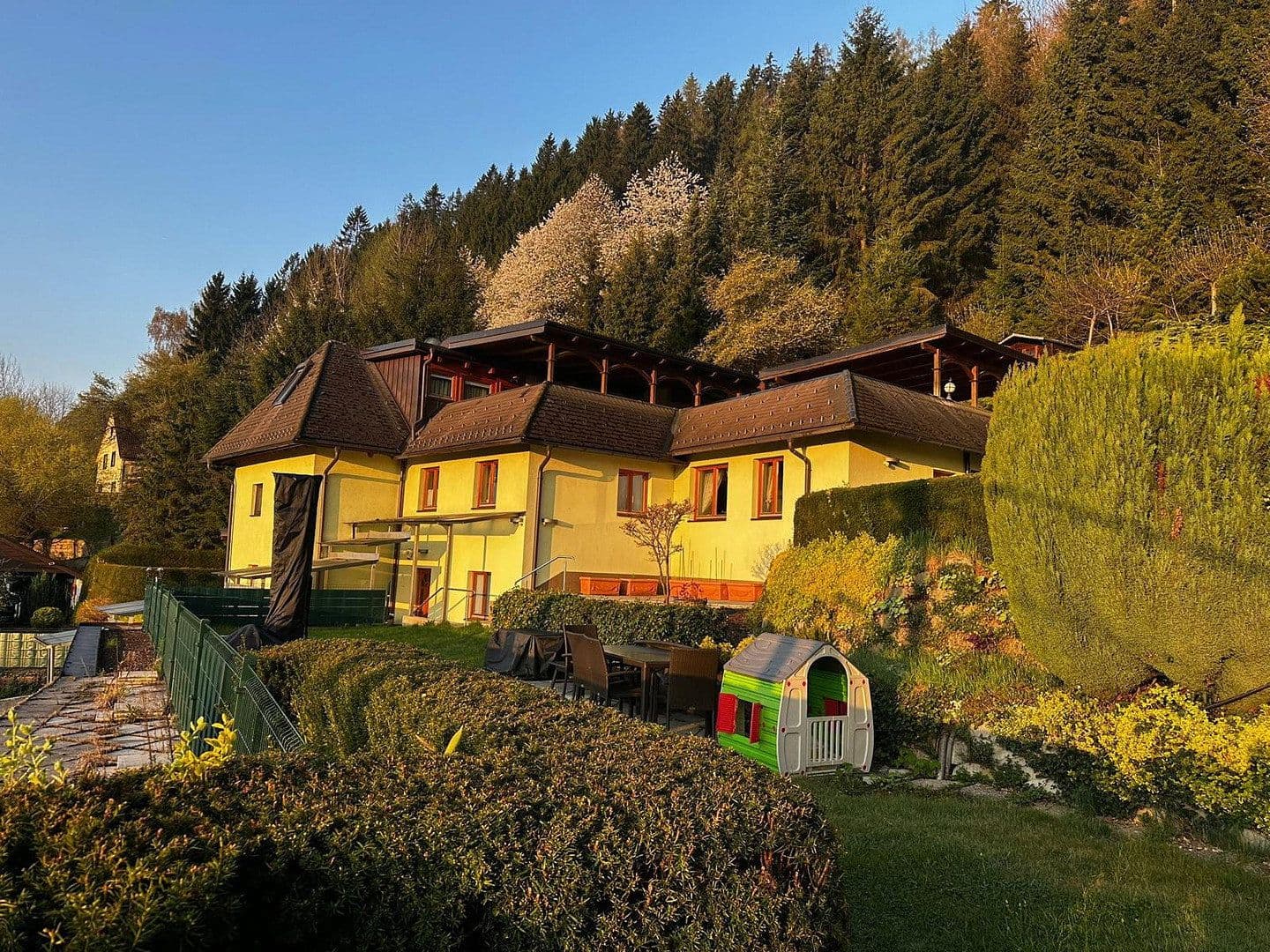 Prodej domu 380 m², pozemek 8.200 m², Kronawettersiedlung 7, Kapfenberg, Štýrsko Prodej domu 380 m², pozemek 8.200 m², Kronawettersiedlung 7, Kapfenberg, Štýrsko