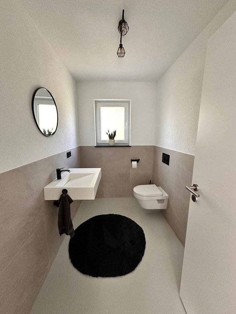 Prodej domu 260 m², pozemek 1.150 m², Tuttlingen, Bádensko-Württembersko Prodej domu 260 m², pozemek 1.150 m², Tuttlingen, Bádensko-Württembersko