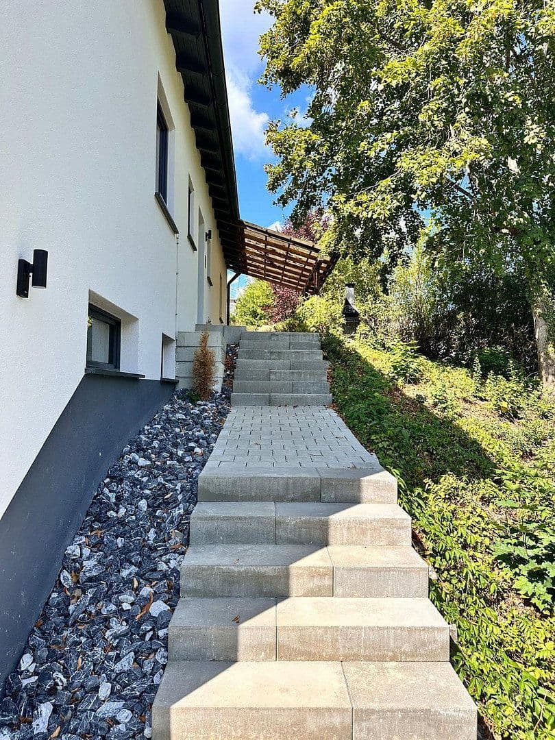 Prodej domu 260 m², pozemek 1.150 m², Tuttlingen, Bádensko-Württembersko Prodej domu 260 m², pozemek 1.150 m², Tuttlingen, Bádensko-Württembersko