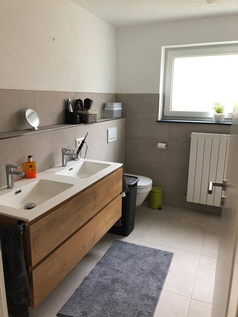 Prodej domu 260 m², pozemek 1.150 m², Tuttlingen, Bádensko-Württembersko Prodej domu 260 m², pozemek 1.150 m², Tuttlingen, Bádensko-Württembersko